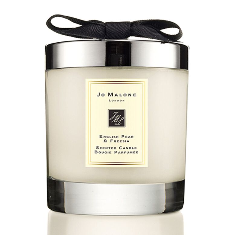2309654detailImage01.jpg English Pear & Freesia Classic Candle - Image 1